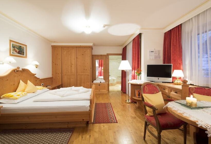 Номер Superior, Dolomites Wellness Hotel Savoy