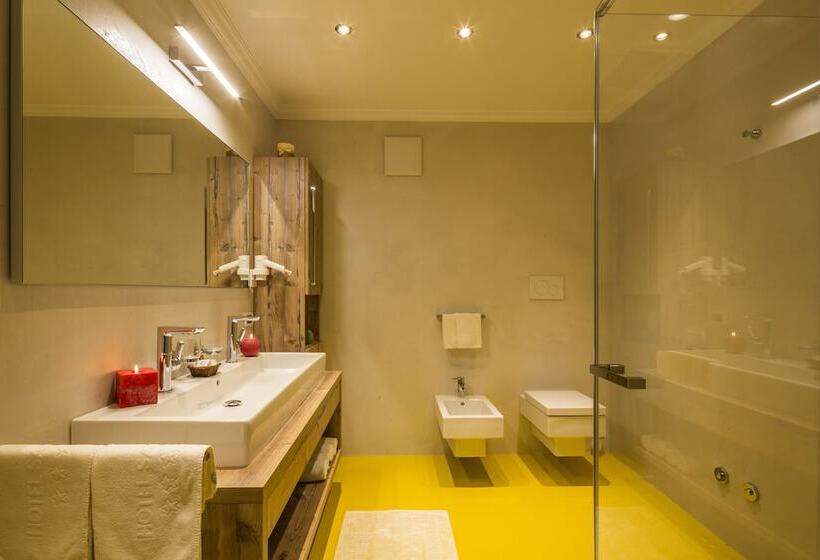 Полулюкс, Dolomites Wellness Hotel Savoy