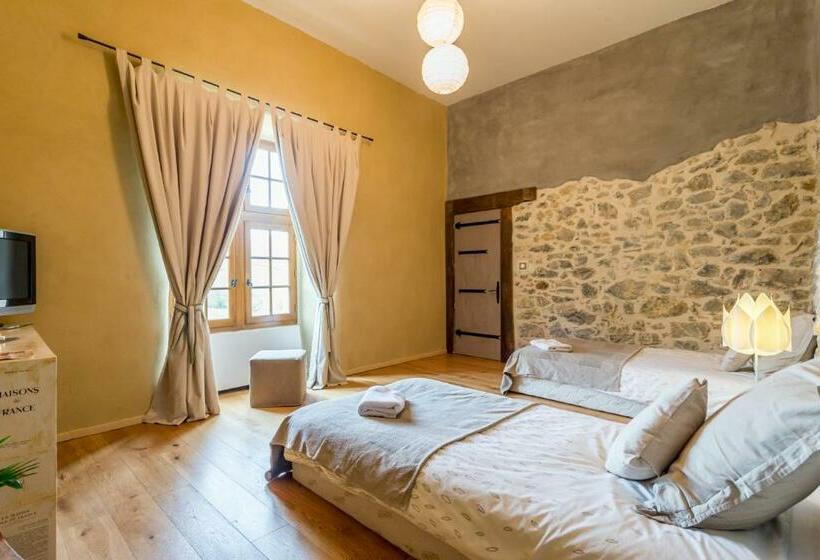 Четырехместный Номер Стандарт, Les Fous Du Village