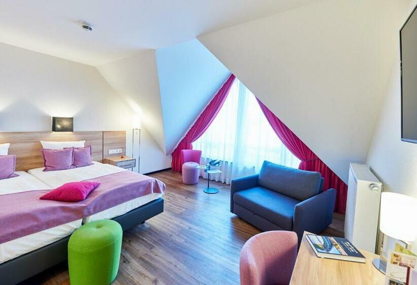 חדר דלוקס יחיד, Das Crass