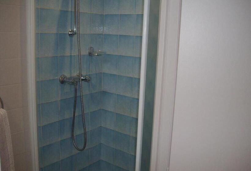 标准三人间, Hôtel Restaurant Anglade