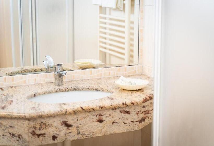 اتاق استاندارد یک نفره, Terme Salus