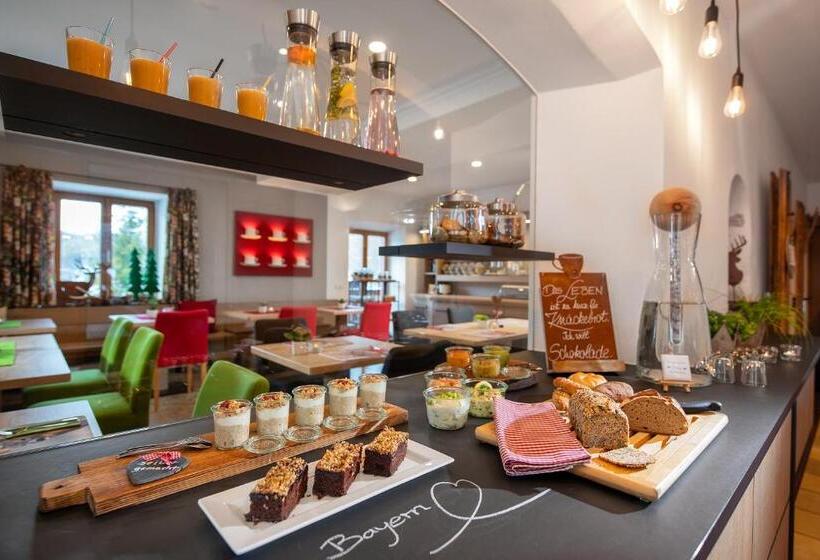 Трехместный Номер Стандарт с Балконом, Bayern Resort