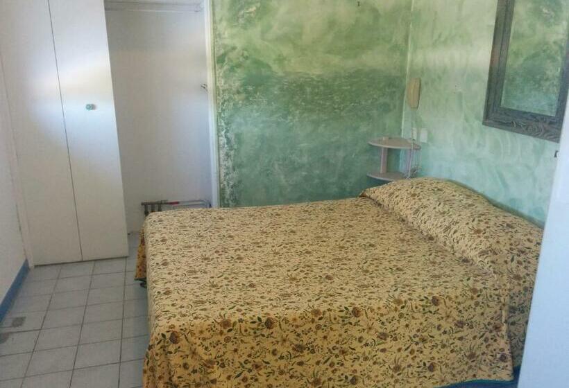Quarto Triplo Estandar, Restaurant L Agachon