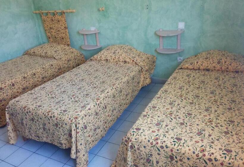 Quarto Familiar, Restaurant L Agachon