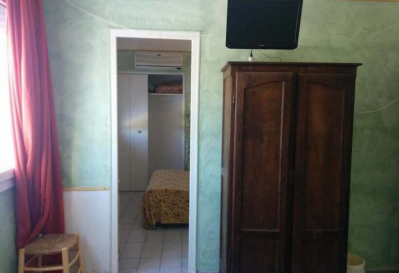 Quarto Familiar, Restaurant L Agachon