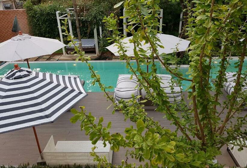 Номер Стандарт с Балконом, Treevana Club Chiangmai