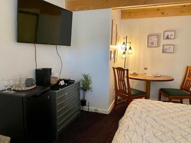 Номер Deluxe Кровать Кинг, Moose Creek Lodge & Suites