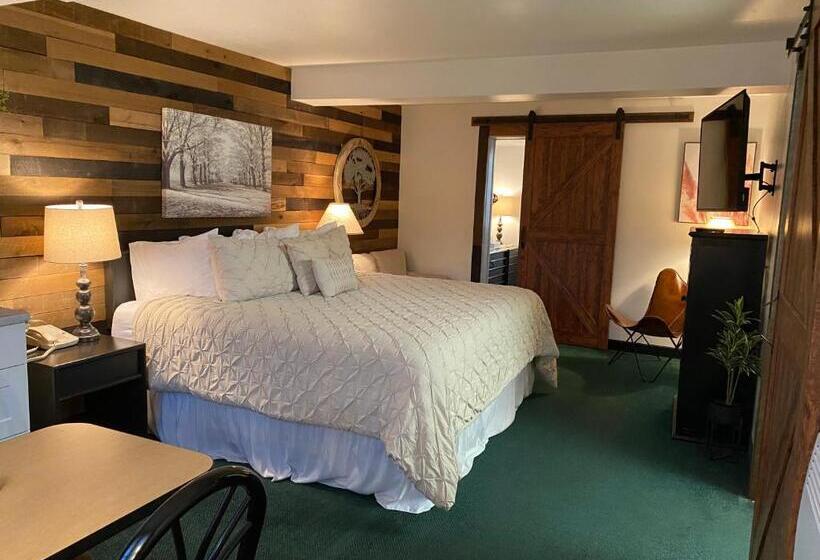 Четырехместный Номер Deluxe, Moose Creek Lodge & Suites