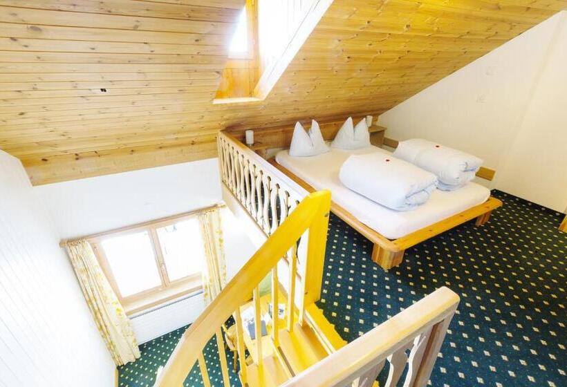 Семейный Номер, Posta