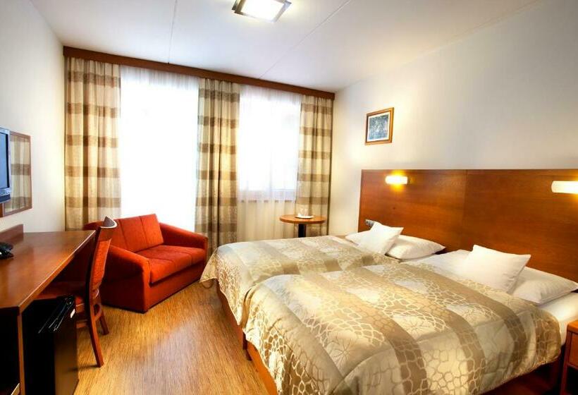 חדר סטנדרט, Celnice