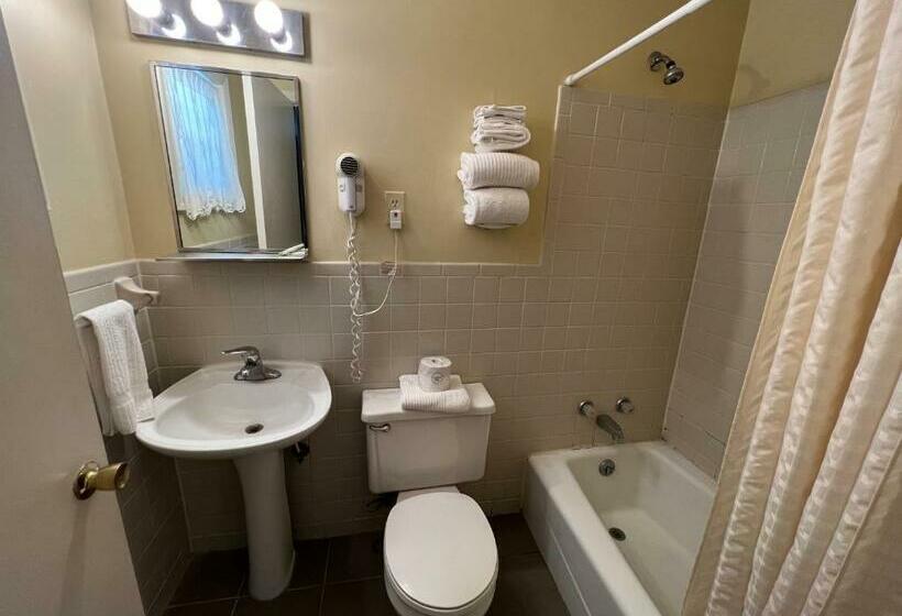 스탠다드 룸 킹사이즈 침대, Relax Inn In Natural Bridge