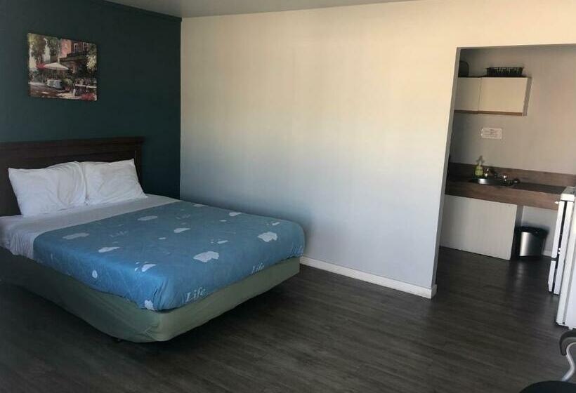 クイーンサイズベッドのスタンダードルーム, 5000 Motel