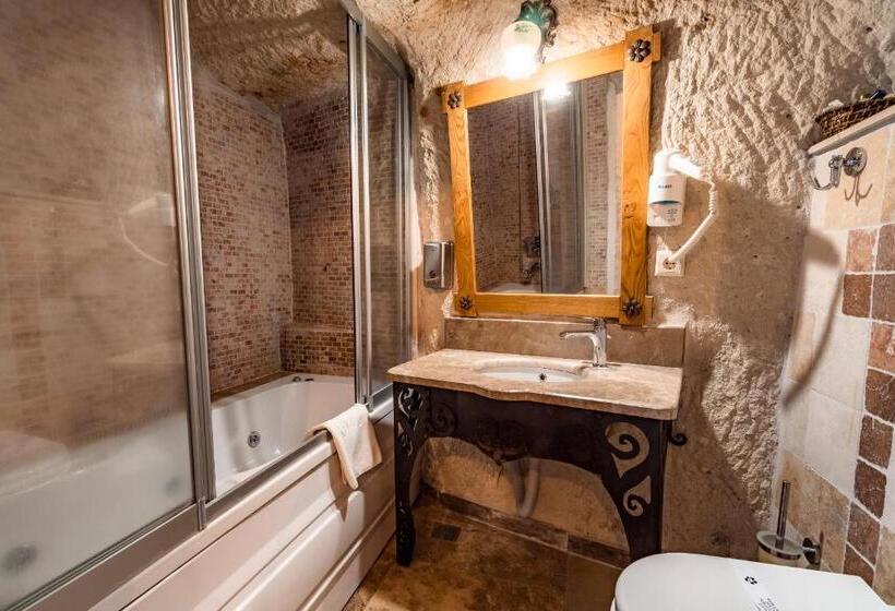 Люкс с гидромассажем, Amber Cave Suites