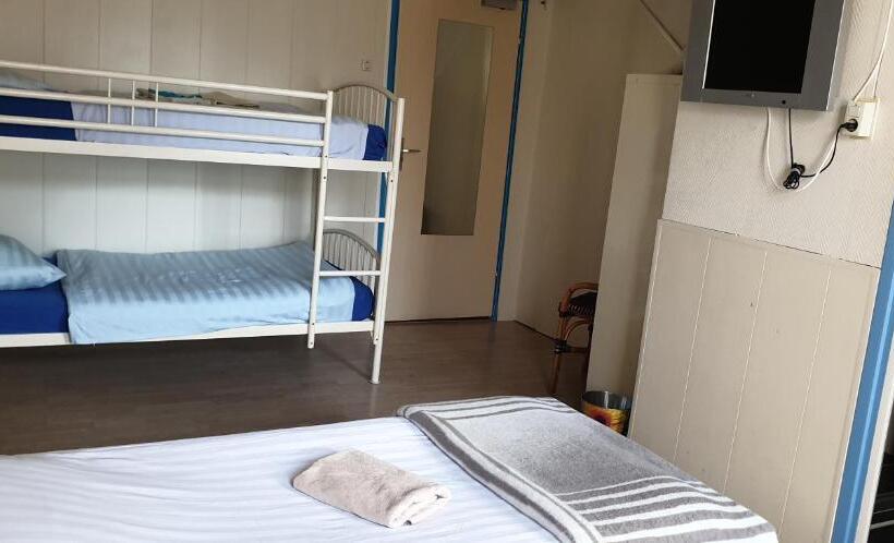 חדר סטנדרט לארבעה, De Zevende Hemel