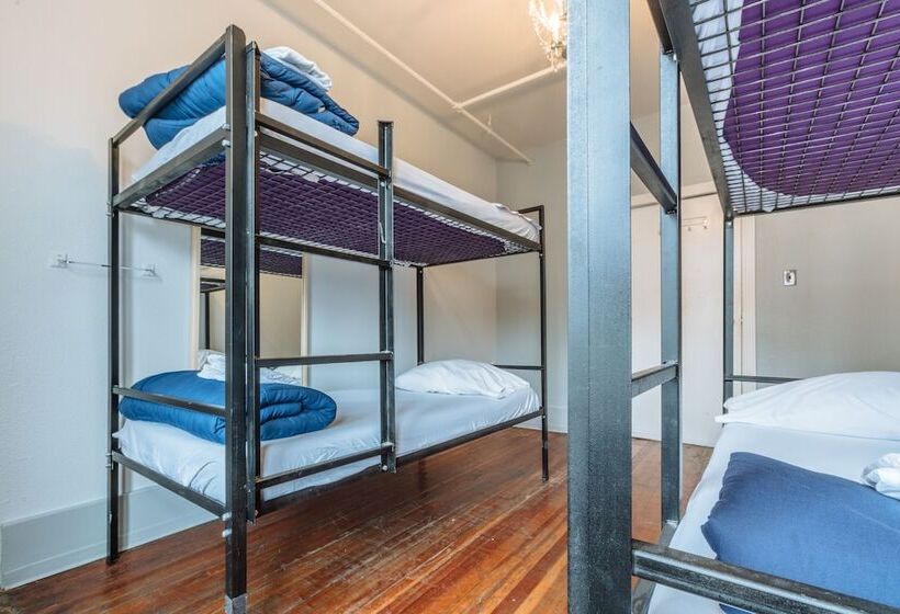 ルームシェアのワンベッド, The Cambie Hostel Gastown