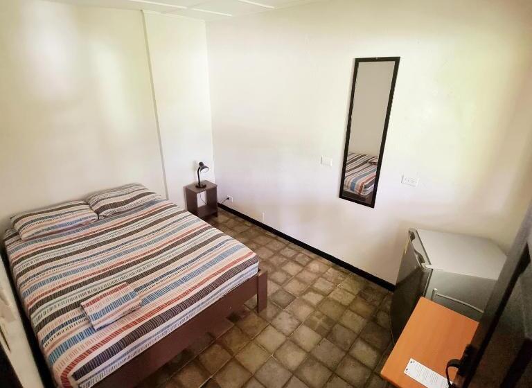 اتاق استاندارد با سرویس بهداشتی مشترک, Casa Pura Vida Surf Hostel   Tamarindo Costa Rica