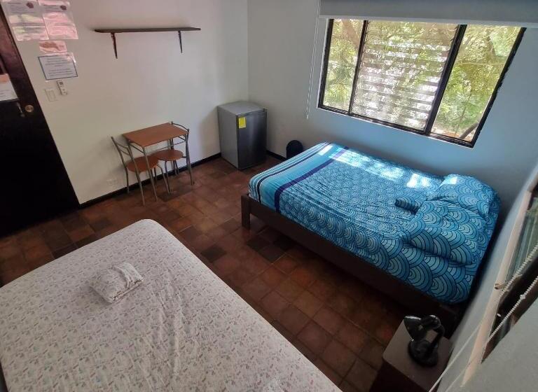 اتاق استاندارد سه تخته با سرویس بهداشتی مشترک, Casa Pura Vida Surf Hostel   Tamarindo Costa Rica