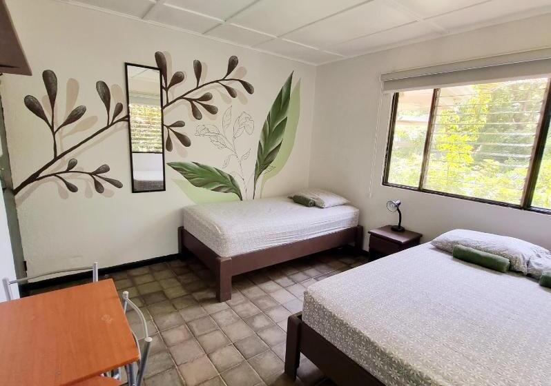 اتاق استاندارد سه تخته با سرویس بهداشتی مشترک, Casa Pura Vida Surf Hostel   Tamarindo Costa Rica