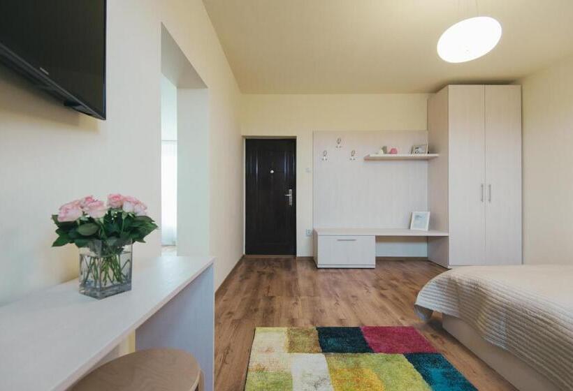 استودیوی استاندارد, Camelia's Cozy Place