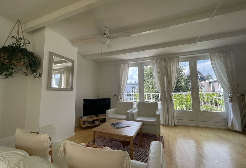 패밀리 스위트, Bed And Breakfast Amsterdam