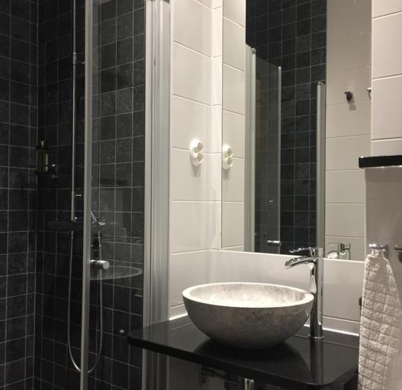 Семейный Номер, Södra Hotellet