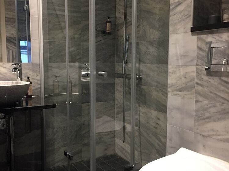 اتاق سوپریور سه تخته, Södra Hotellet