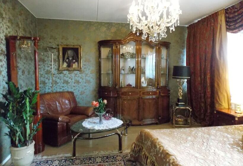 اتاق لوکس, Weena House