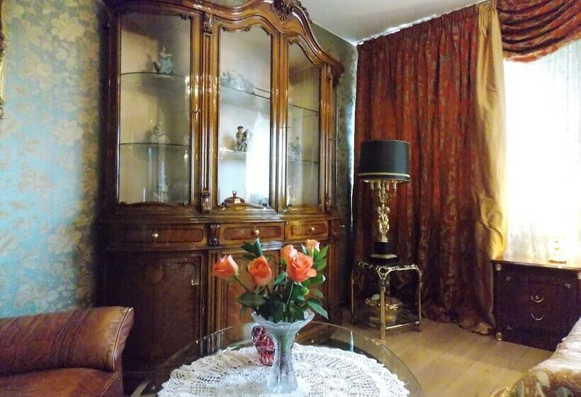 اتاق لوکس, Weena House