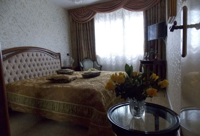 اتاق استاندارد, Weena House