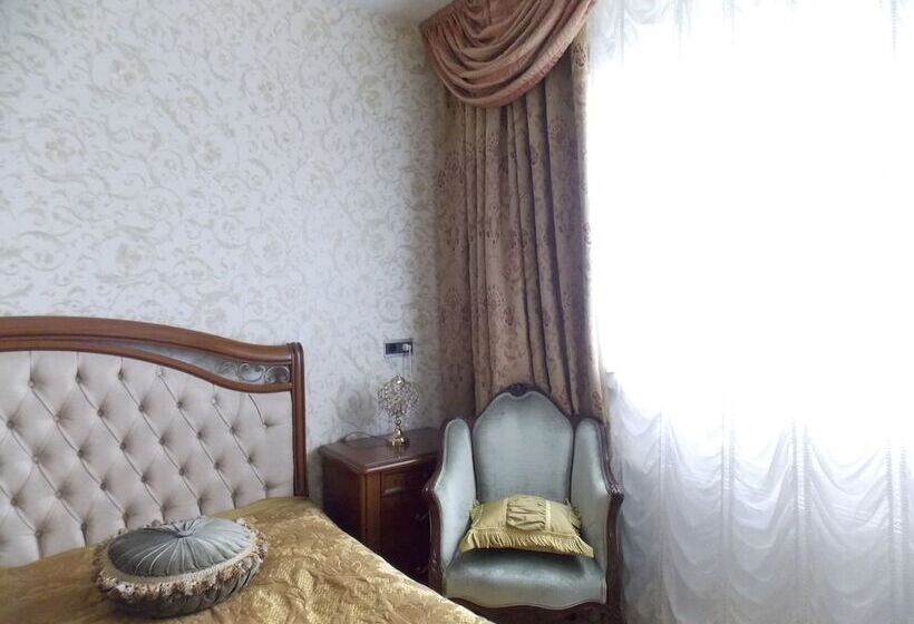 اتاق استاندارد, Weena House