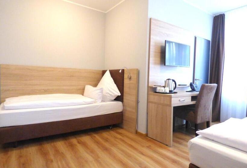 Трехместный Номер Комфорт, Minx – Cityhotels