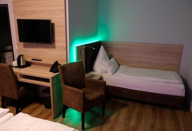 Трехместный Номер Комфорт, Minx – Cityhotels
