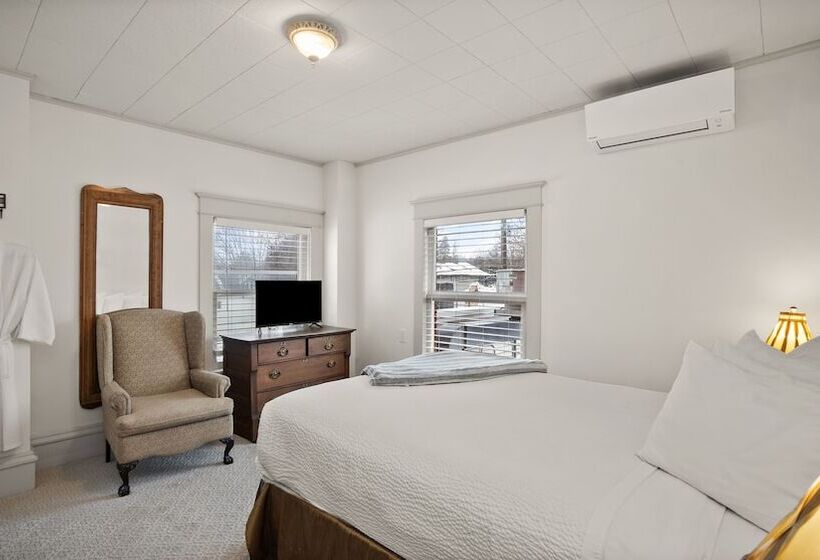 Номер Стандарт, Greenbriar Inn