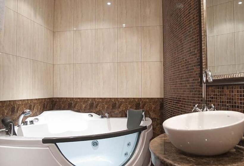 Студия Стандарт, Kristel Hotel