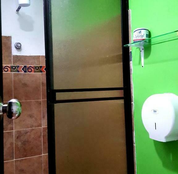 Habitación Familiar Superior, Hostal Y Camping Los Girasoles