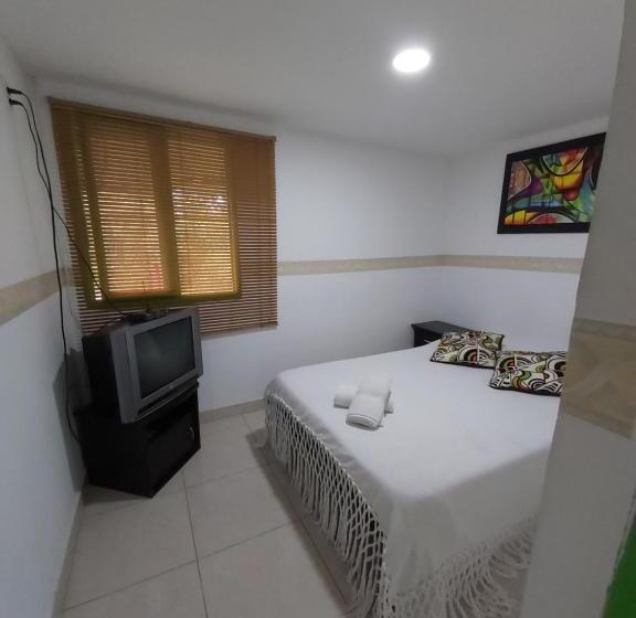 Habitación Estándar, Hostal Y Camping Los Girasoles