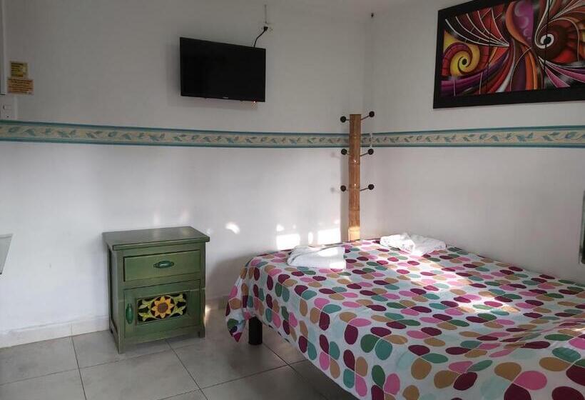 Habitación Estándar, Hostal Y Camping Los Girasoles