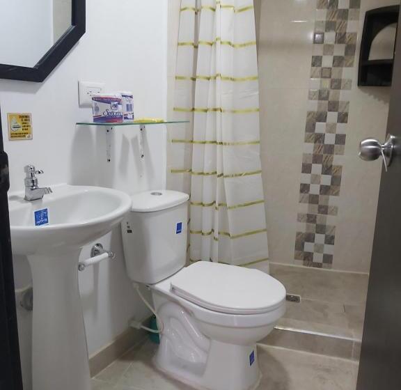 Habitación Triple Estándar, Hostal Y Camping Los Girasoles