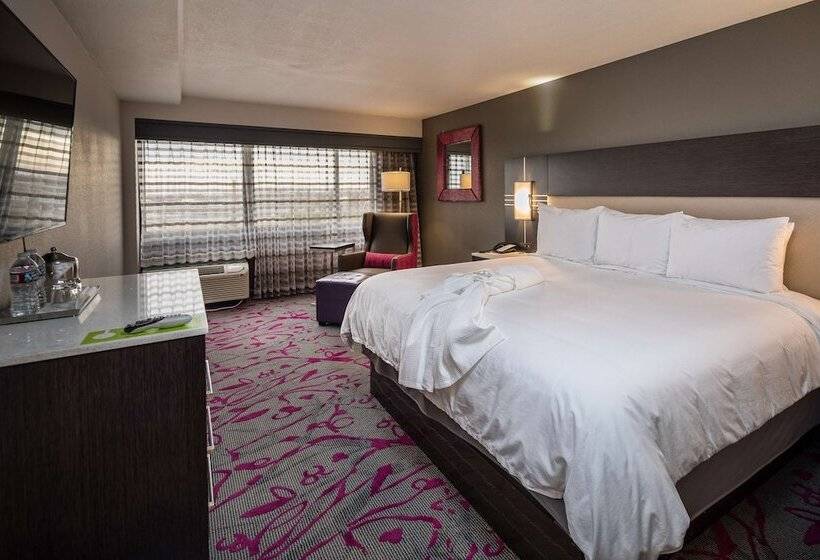 غرفة بيزنس, Radisson Hotel Oakland Airport