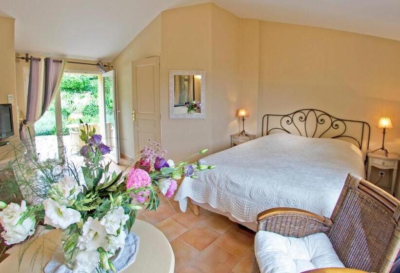 Comfort room with terrace, La Colline De Vence