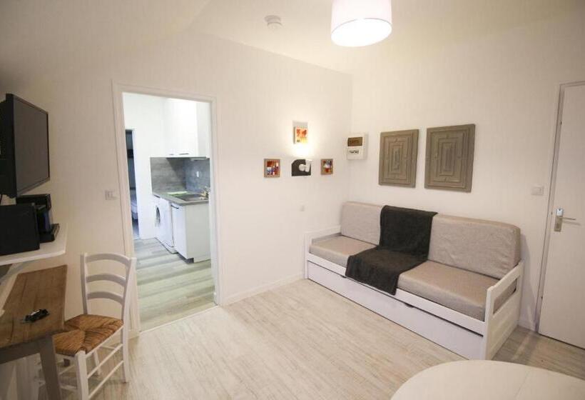 带1个卧室的高级公寓, Logis Hôtel & Restaurant Au Clos Paillé Charme & Caractère