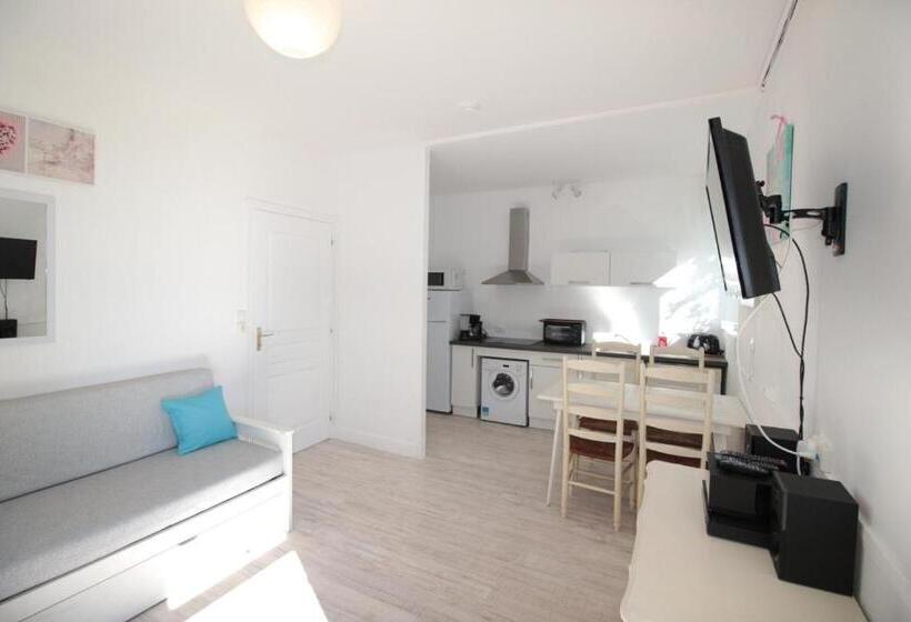 带1个卧室的高级公寓, Logis Hôtel & Restaurant Au Clos Paillé Charme & Caractère