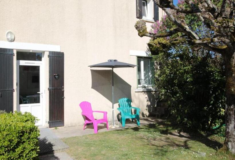 带1个卧室的高级公寓, Logis Hôtel & Restaurant Au Clos Paillé Charme & Caractère