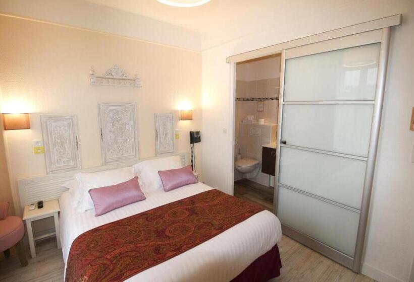 Номер Стандарт, Logis Hôtel & Restaurant Au Clos Paillé Charme & Caractère