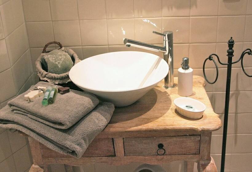 سوییت, Chambre D Hotes La Villa Molina