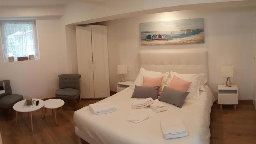 Дом 3 Спальни, Le Castel Guesthouse