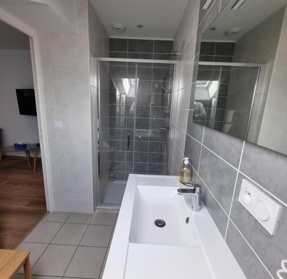 Дом 3 Спальни, Le Castel Guesthouse