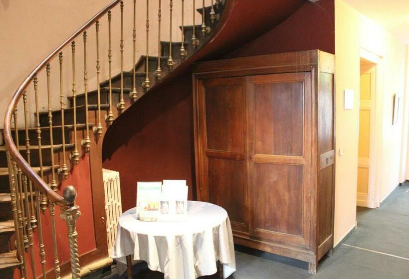 Семейный Номер, Au Pavillon Du Frêne