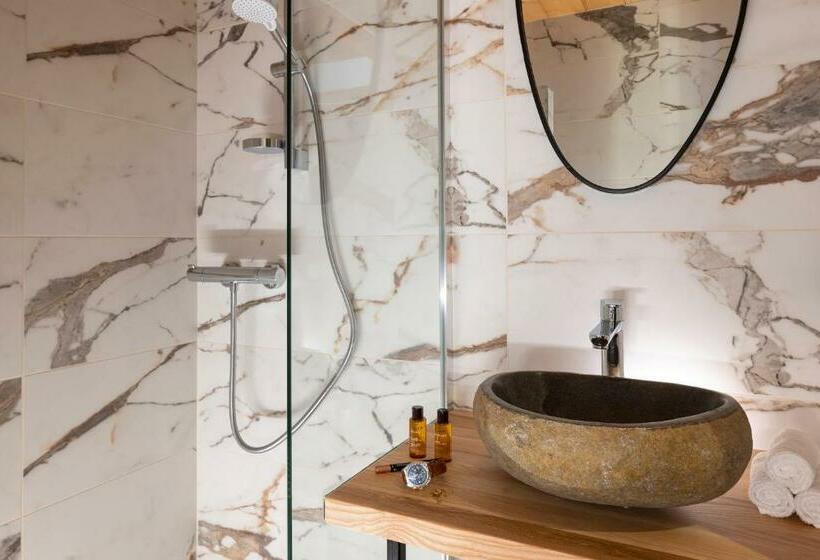 غرفة قياسية ثلاثية مزودة بشرفة, Hôtel Et Spa Le Vermont